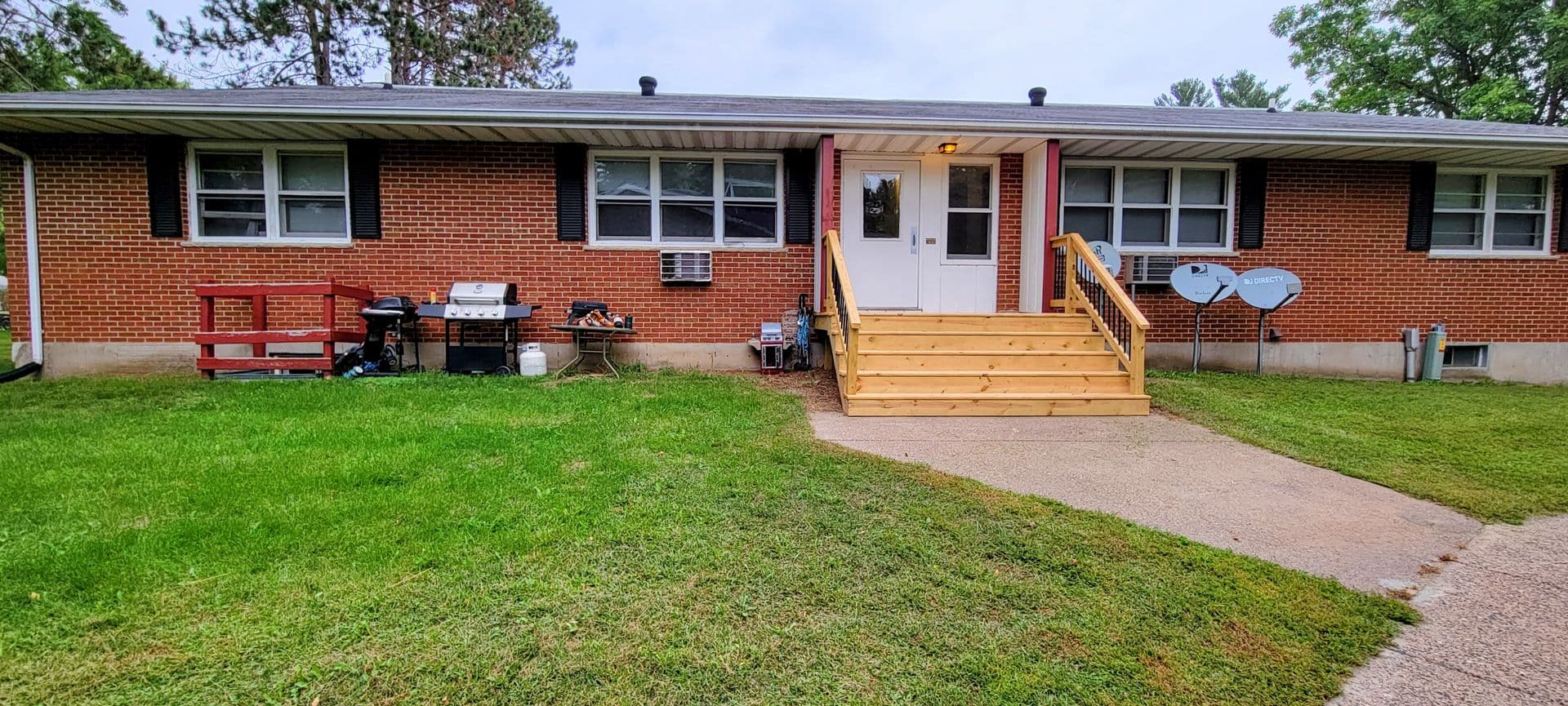 Colfax Apartment: 806, 808, 900, 902 University Ave