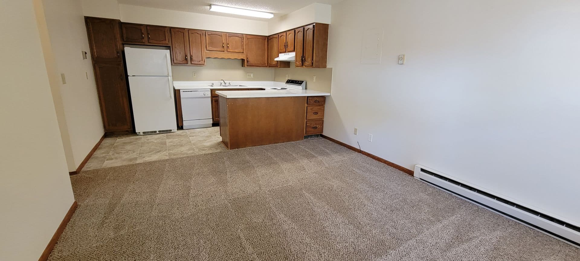 Colfax Apartment: 806, 808, 900, 902 University Ave