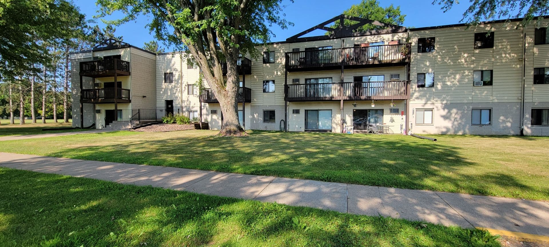 Menomonie Apartment: 420 Heller Rd