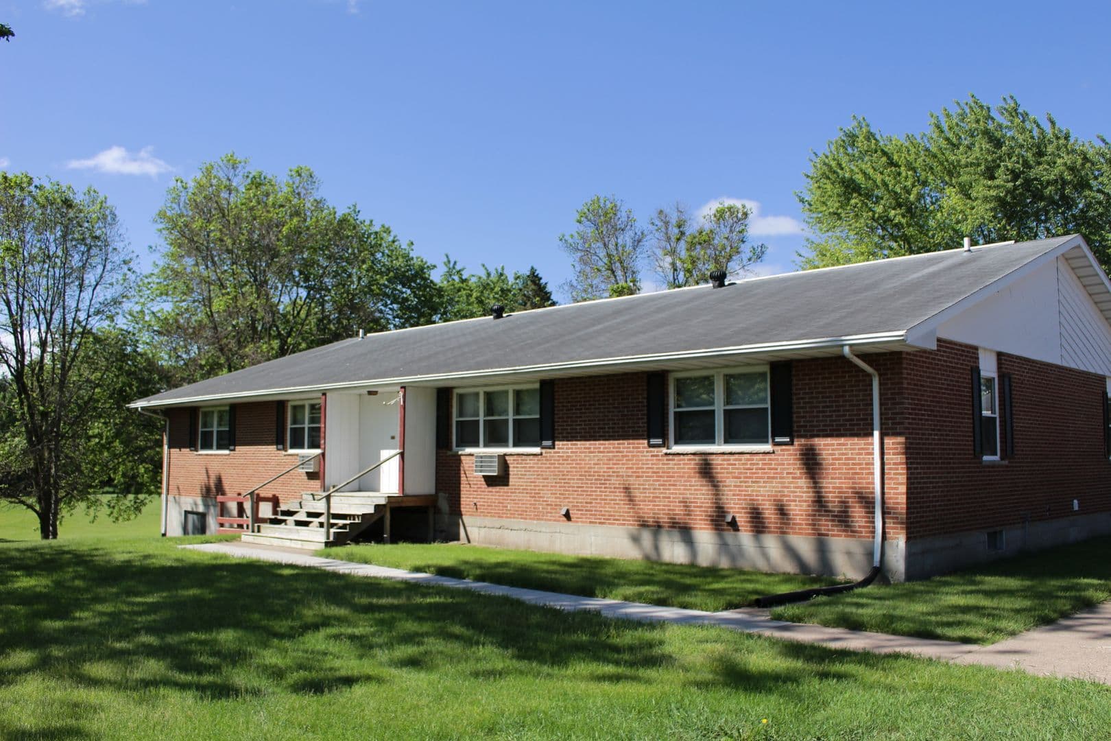 Colfax Apartment: 806, 808, 900, 902 University Ave