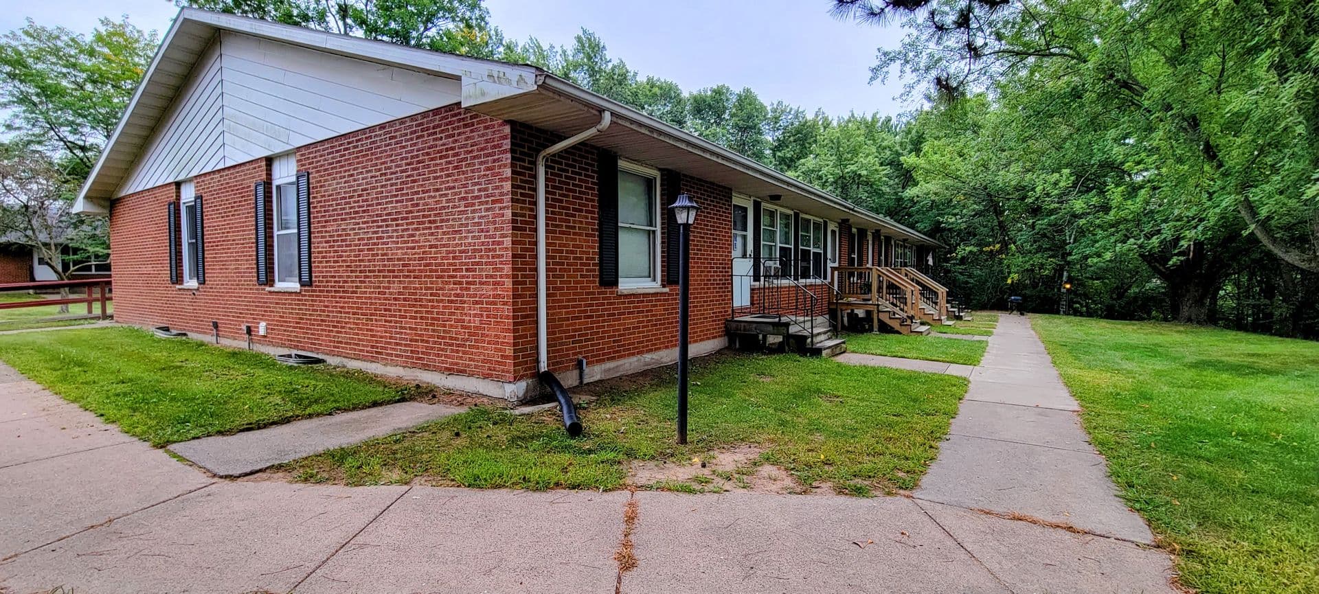 Colfax Apartment: 806, 808, 900, 902 University Ave