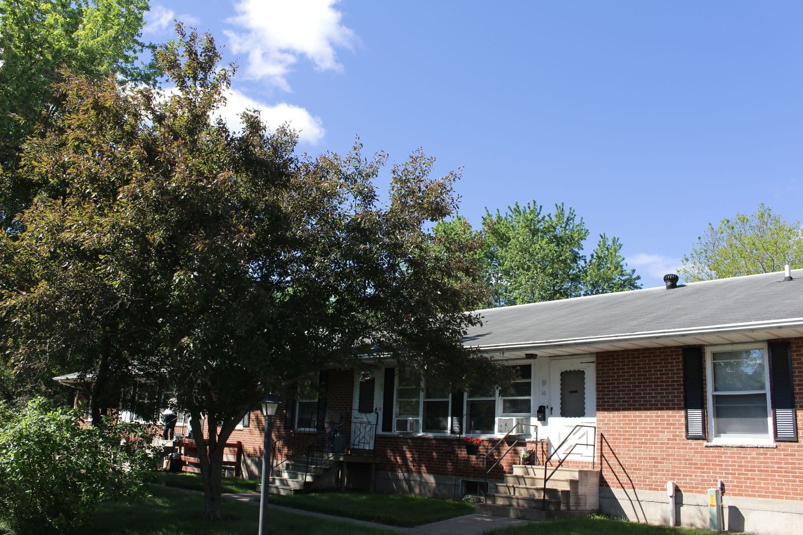 Colfax Apartment: 806, 808, 900, 902 University Ave
