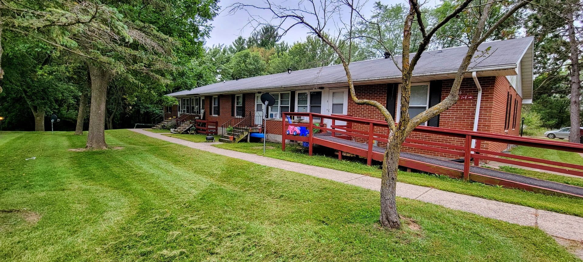Colfax Apartment: 806, 808, 900, 902 University Ave