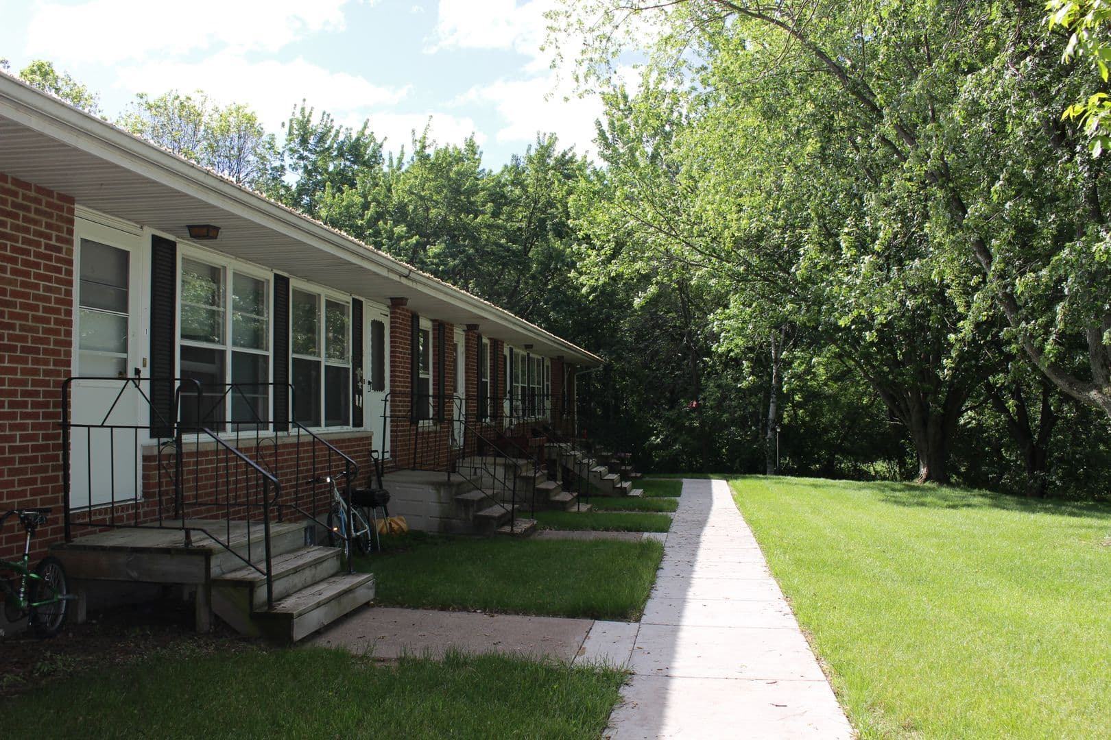 Colfax Apartment: 806, 808, 900, 902 University Ave