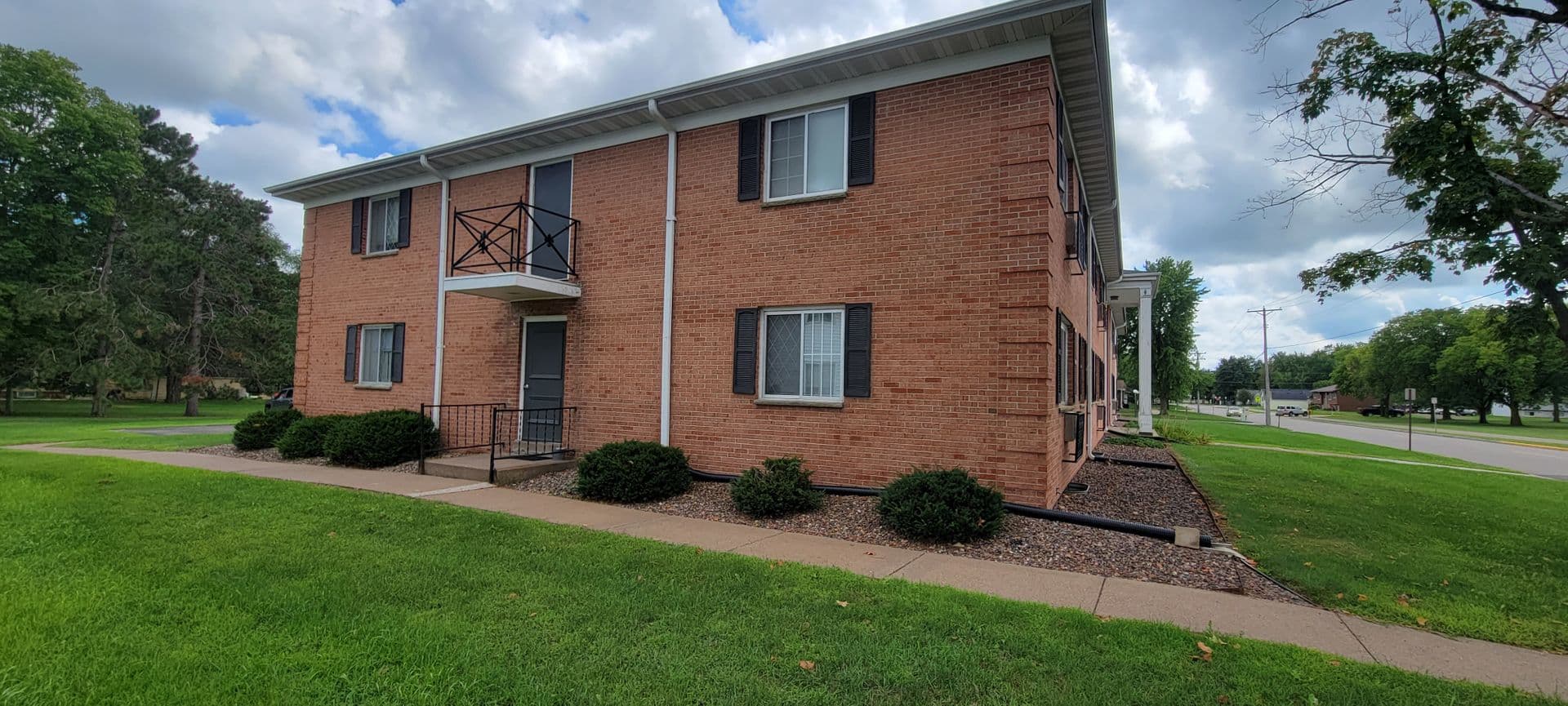 Menomonie Apartment: 1710 & 1712 W 5th Street