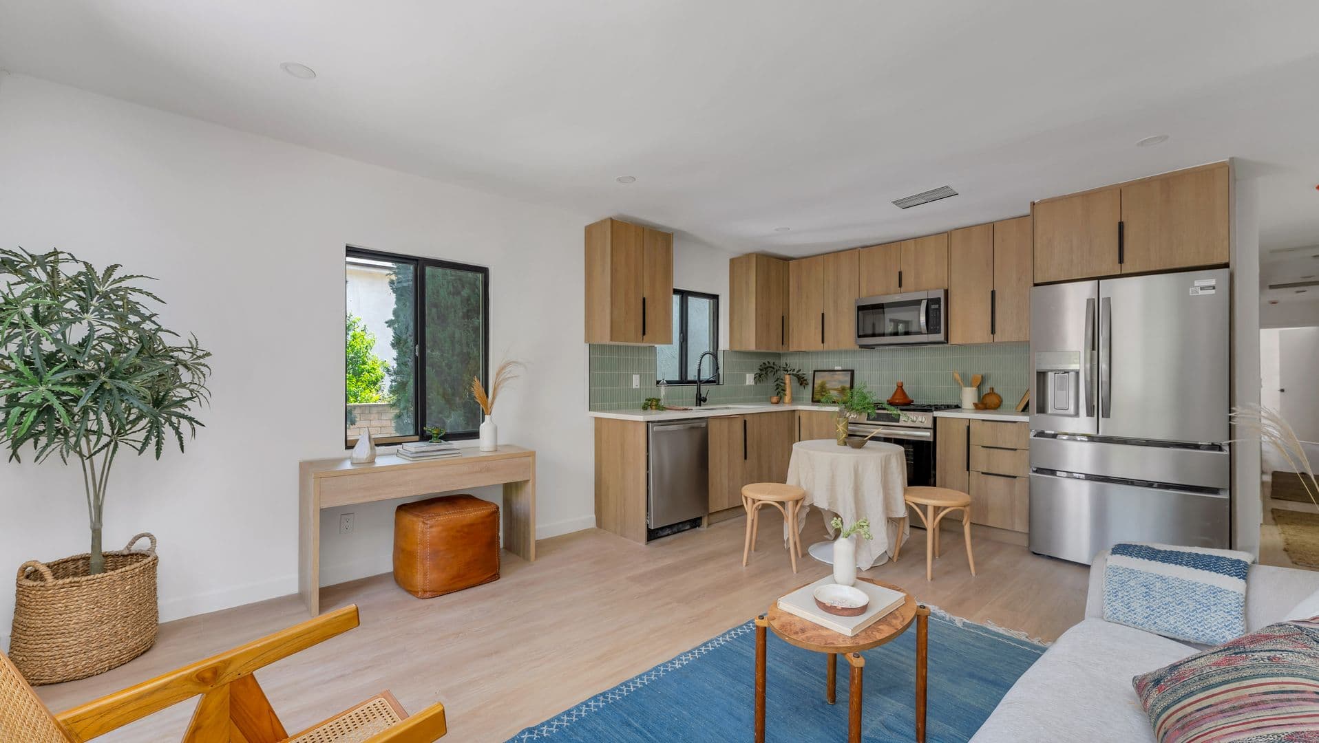 Los Angeles House: 4112 Prospect Ave