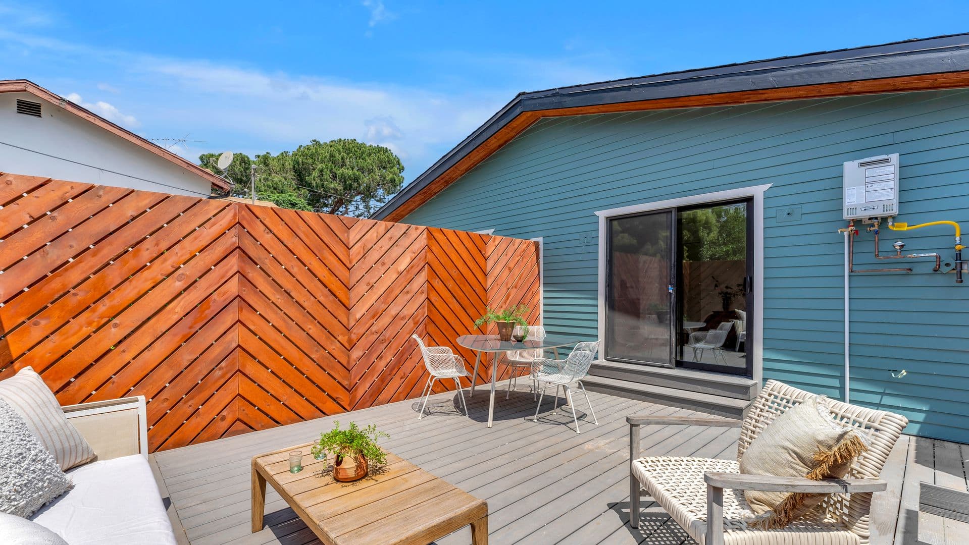Los Angeles House: 4112 Prospect Ave