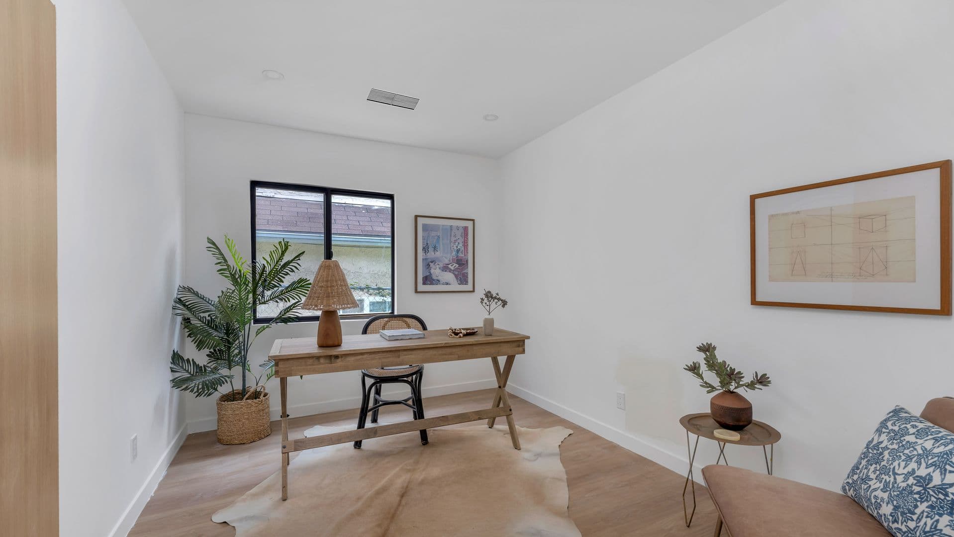 Los Angeles House: 4112 Prospect Ave