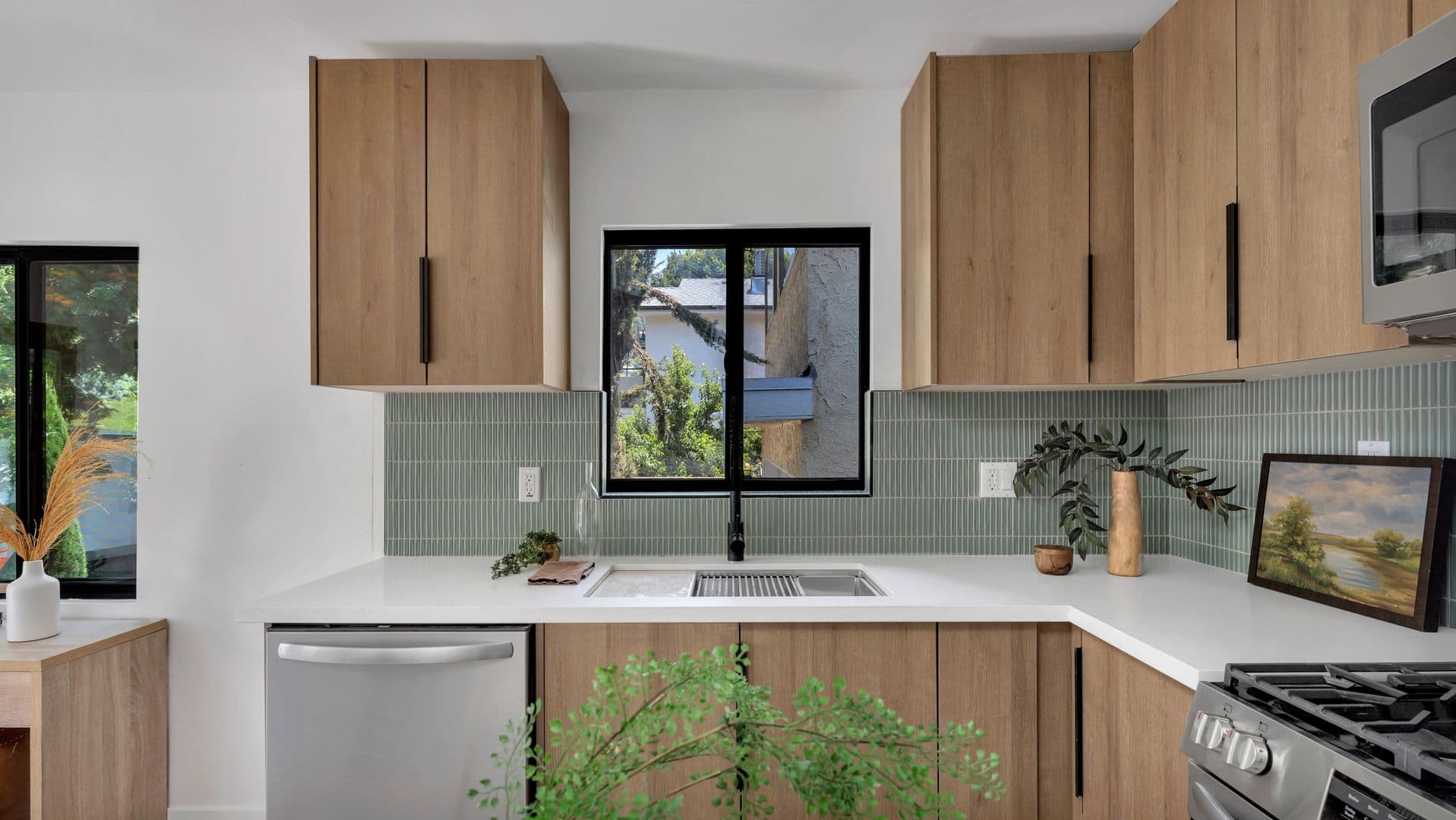 Los Angeles House: 4112 Prospect Ave