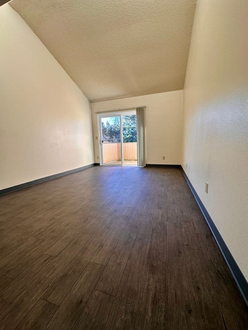 Tualatin Apartment: 6685 SW Sagert St.