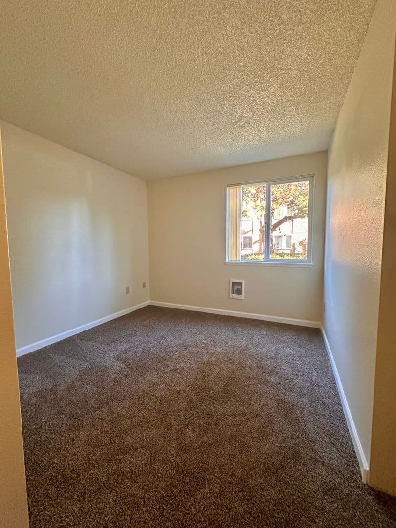 Tualatin Apartment: 6685 SW Sagert St.