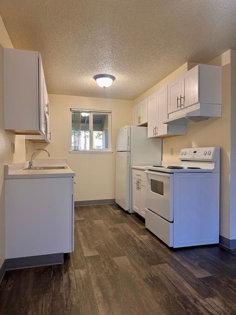 Tualatin Apartment: 6685 SW Sagert St.