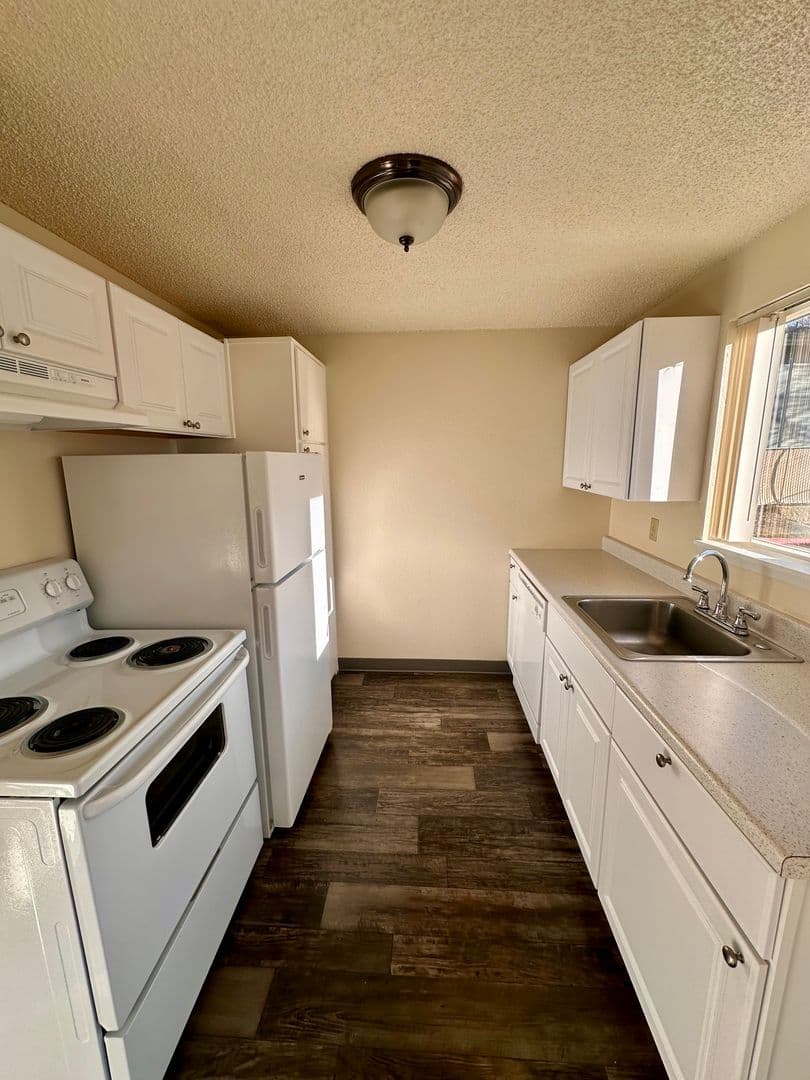 Tualatin Apartment: 6685 SW Sagert St.