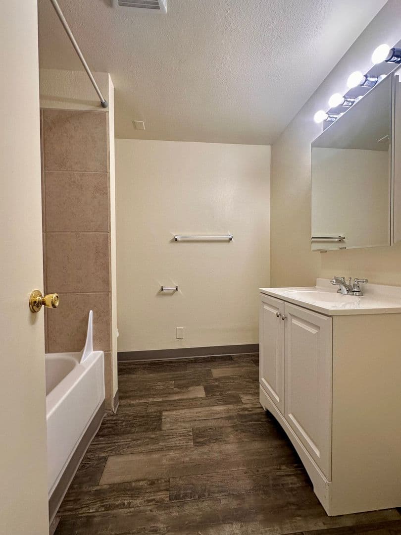 Tualatin Apartment: 6685 SW Sagert St.