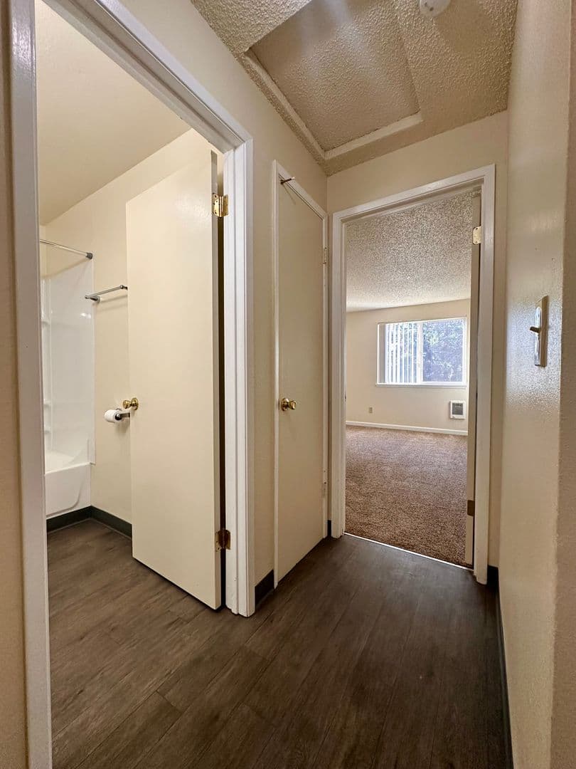 Tualatin Apartment: 6685 SW Sagert St.