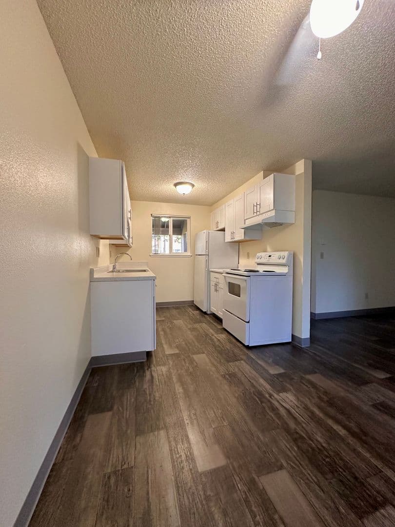 Tualatin Apartment: 6685 SW Sagert St.