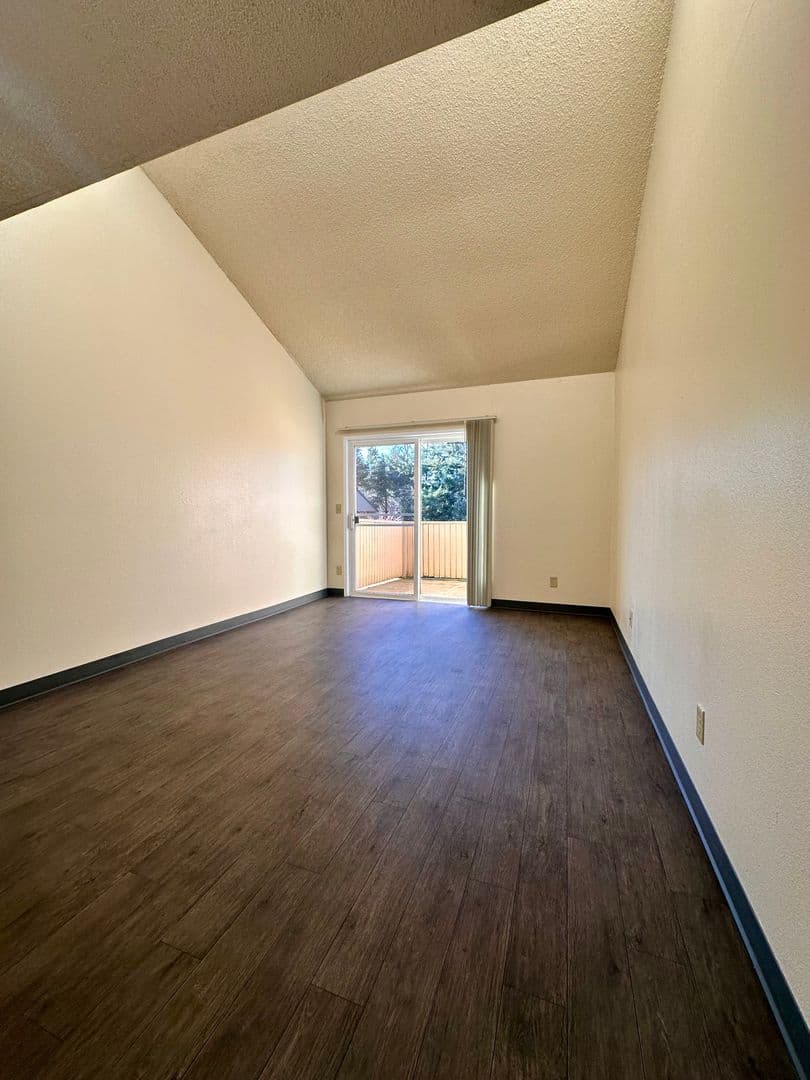 Tualatin Apartment: 6685 SW Sagert St.