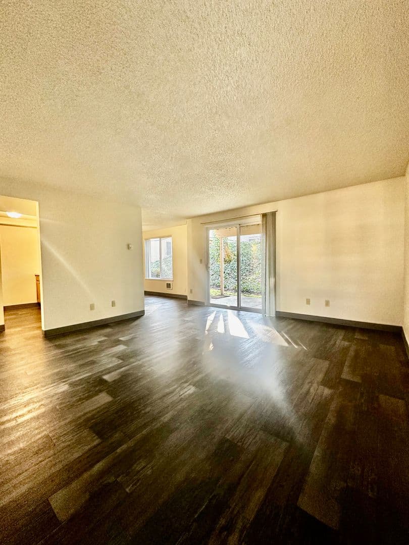 Tualatin Apartment: 6685 SW Sagert St.