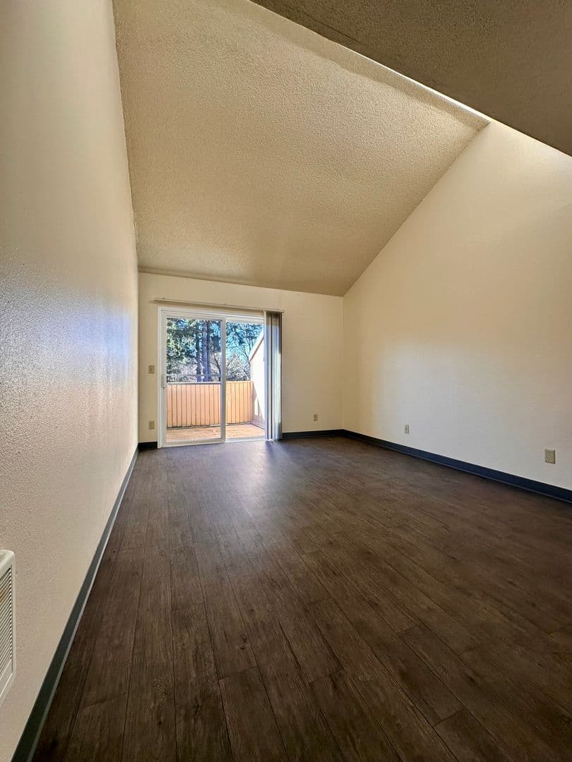 Tualatin Apartment: 6685 SW Sagert St.