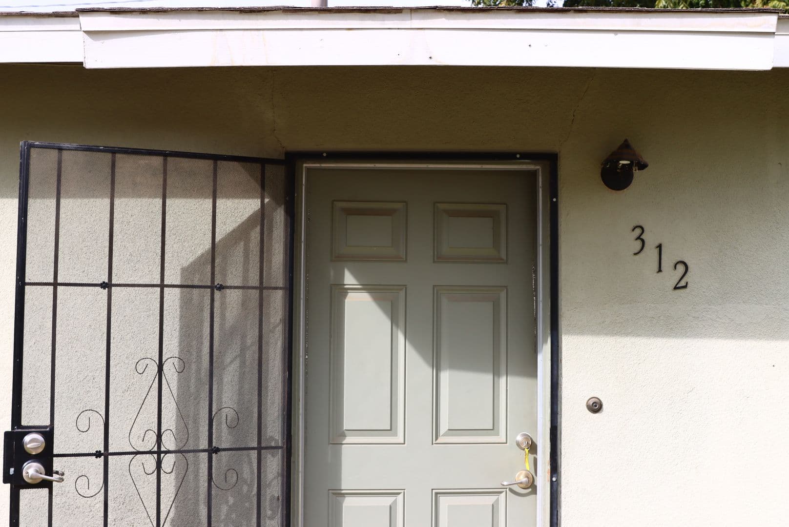 Merced Apartment: 308 W 20th St