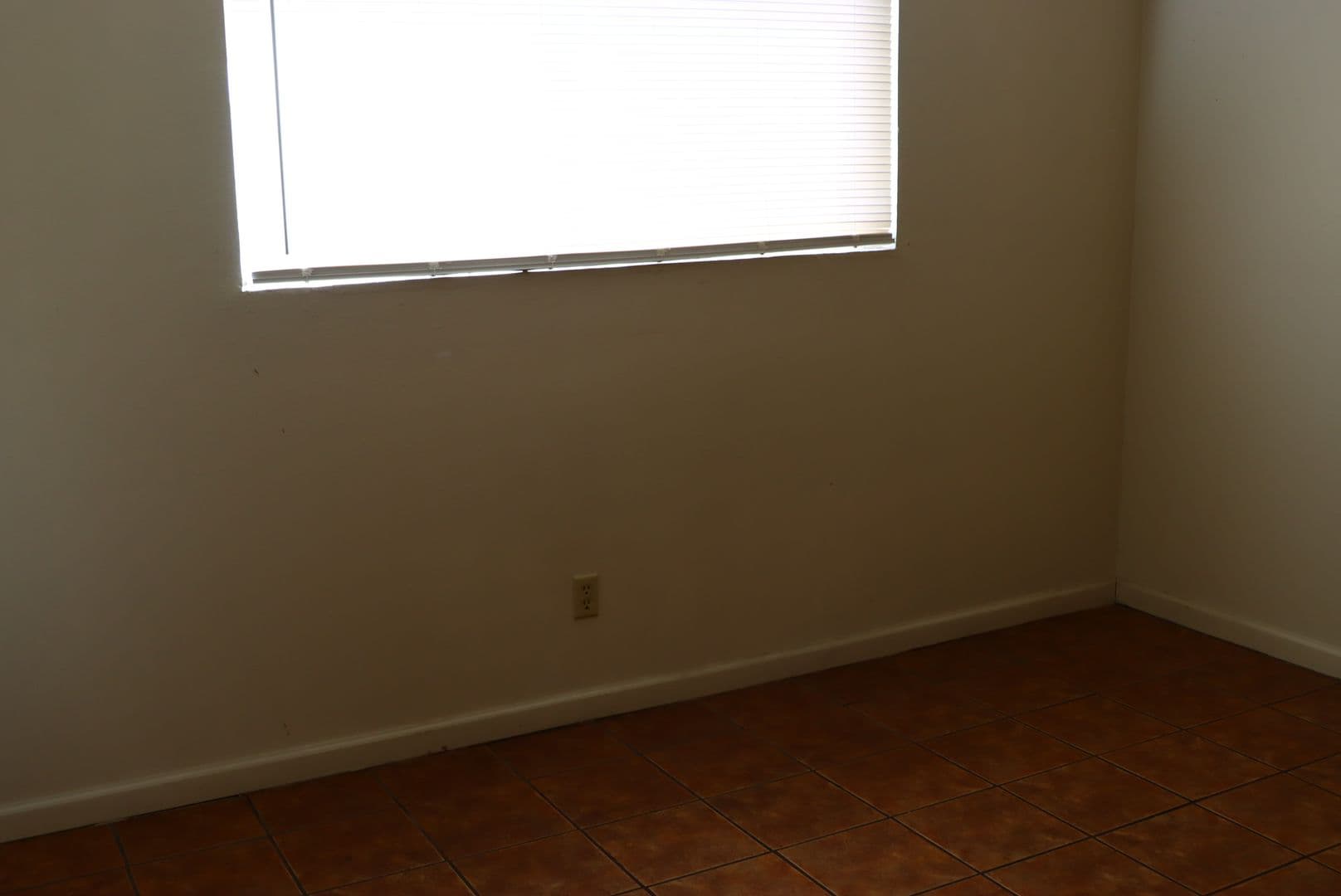 Merced Apartment: 308 W 20th St