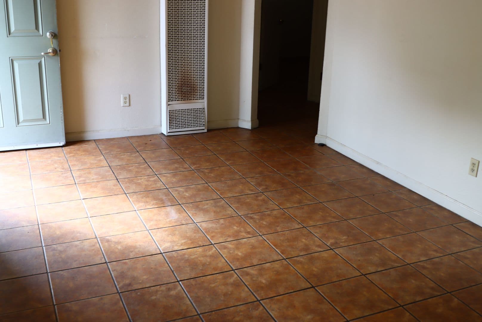 Merced Apartment: 308 W 20th St