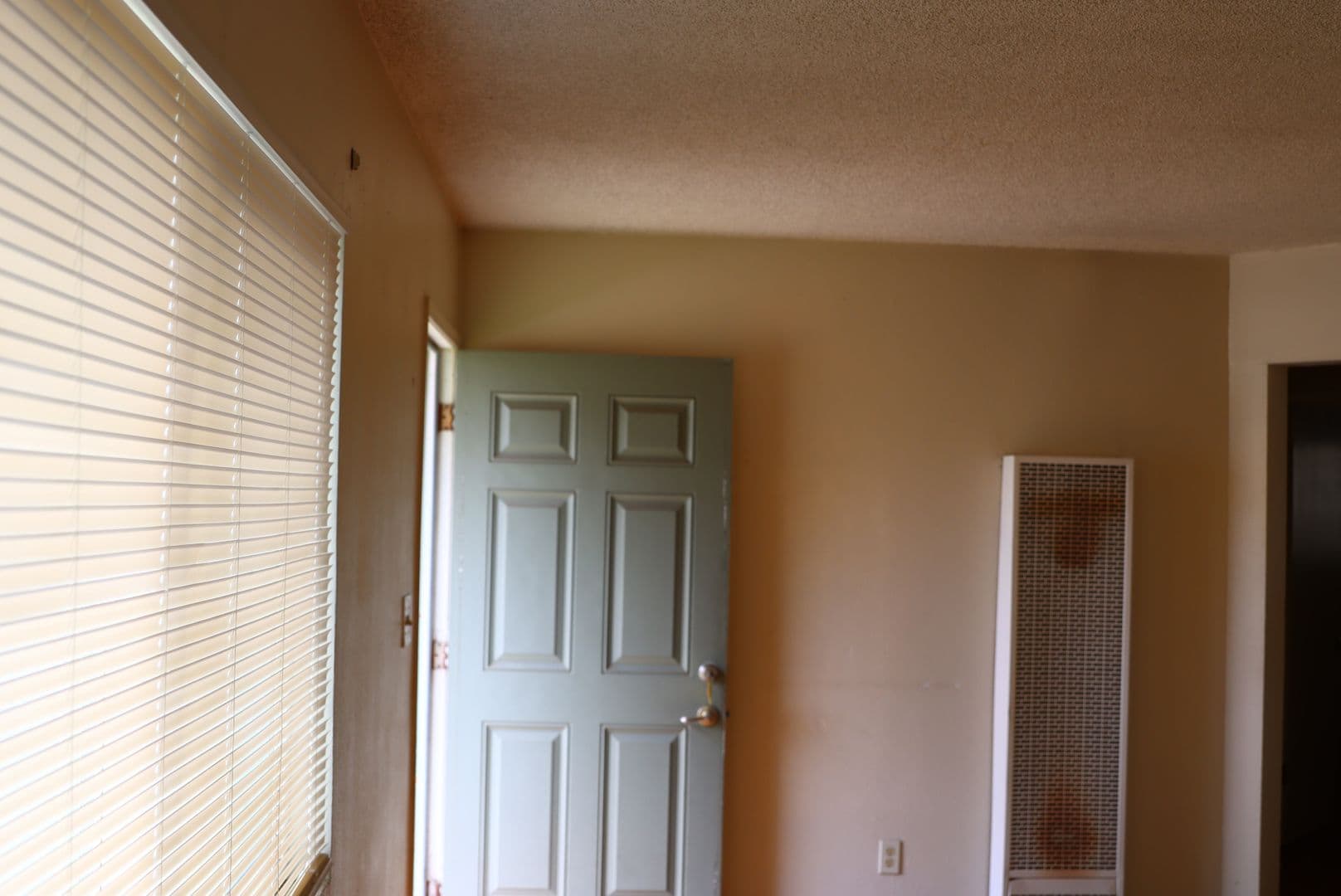 Merced Apartment: 308 W 20th St