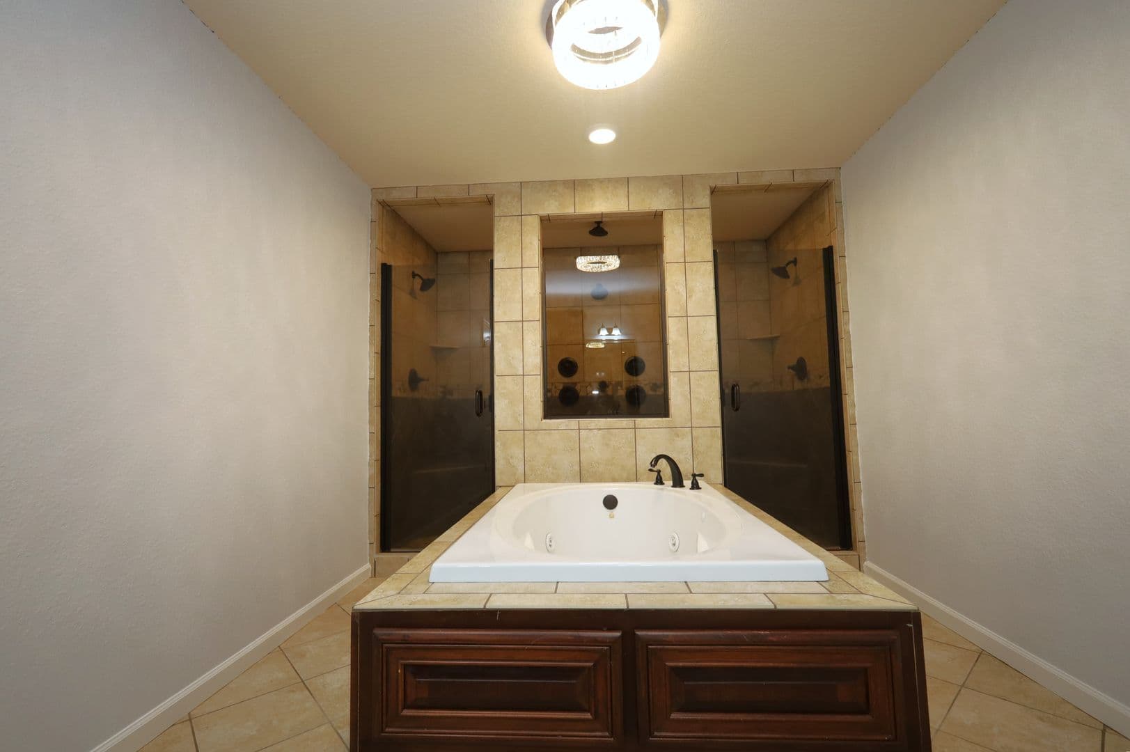 Lakeland House: 124 Mill Pond Pl