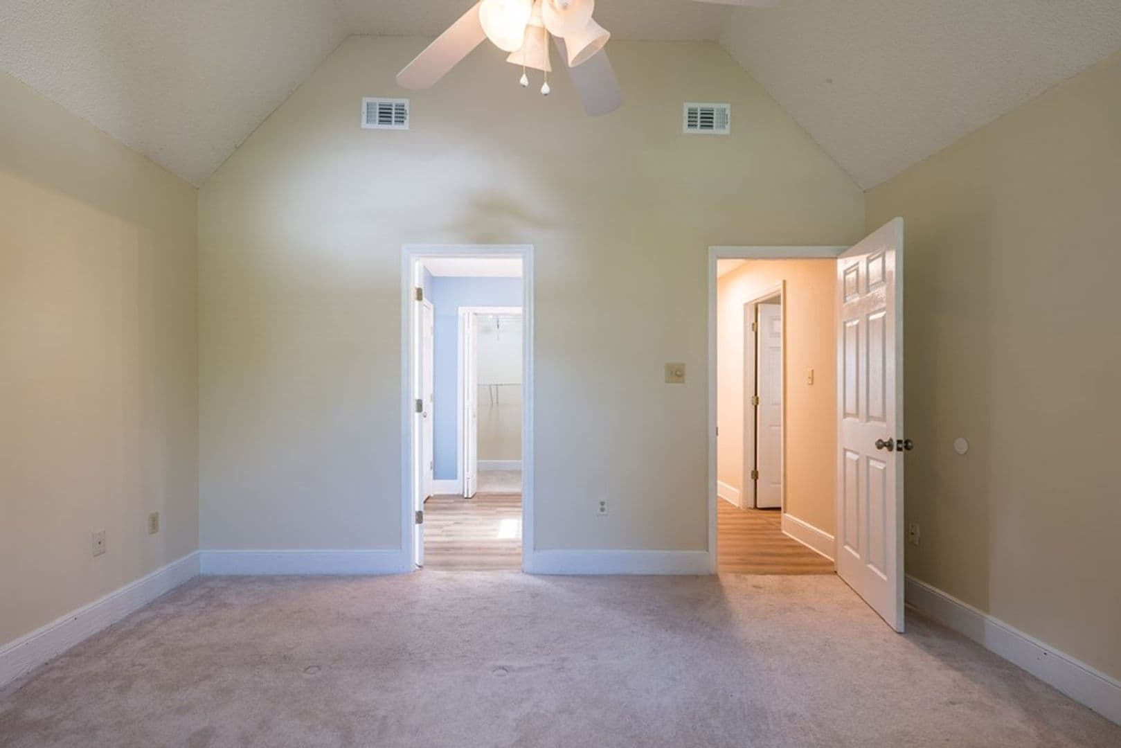 Ray City House: 156 Beaver St
