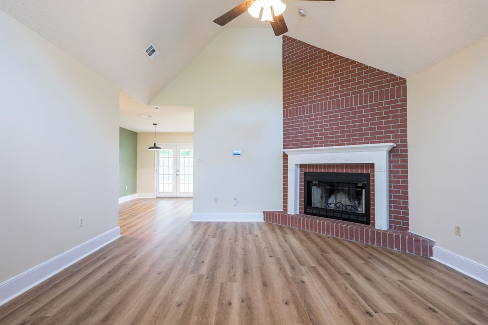 Ray City House: 156 Beaver St