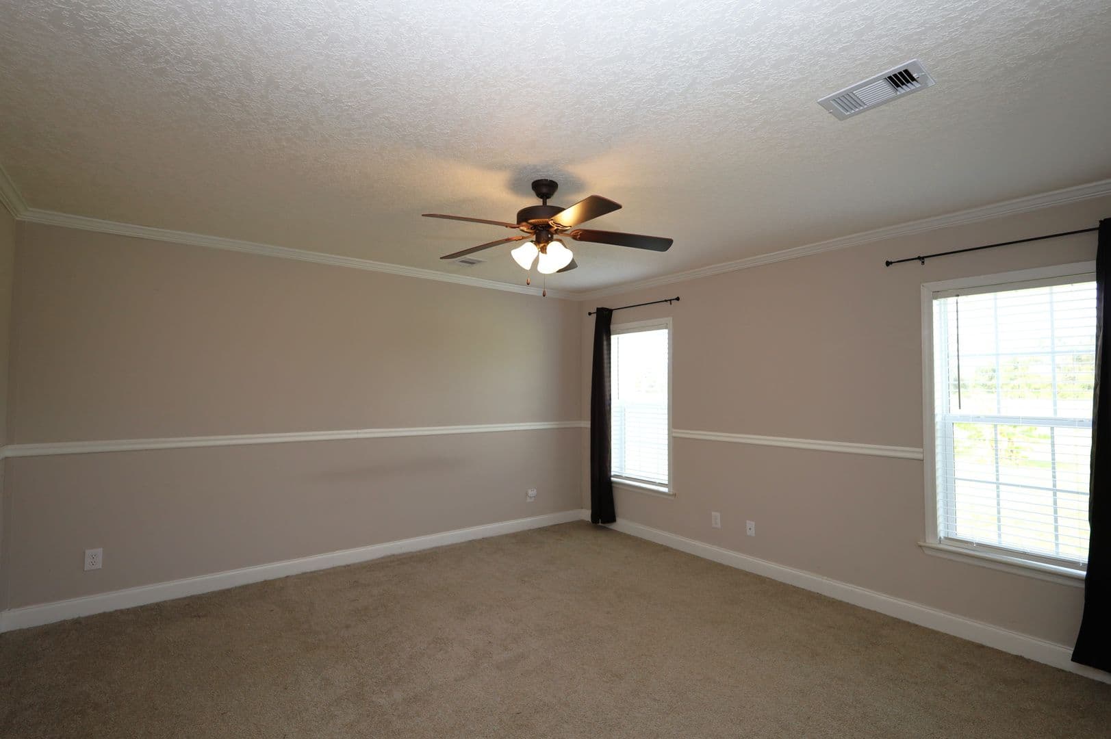 Naylor House: 596 S Hwy 135