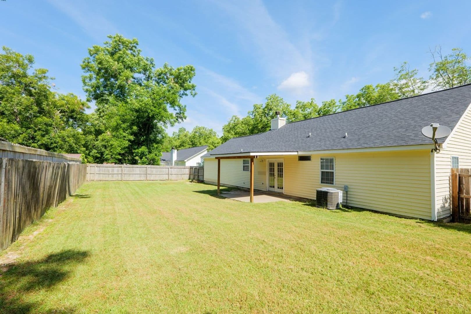 Ray City House: 156 Beaver St