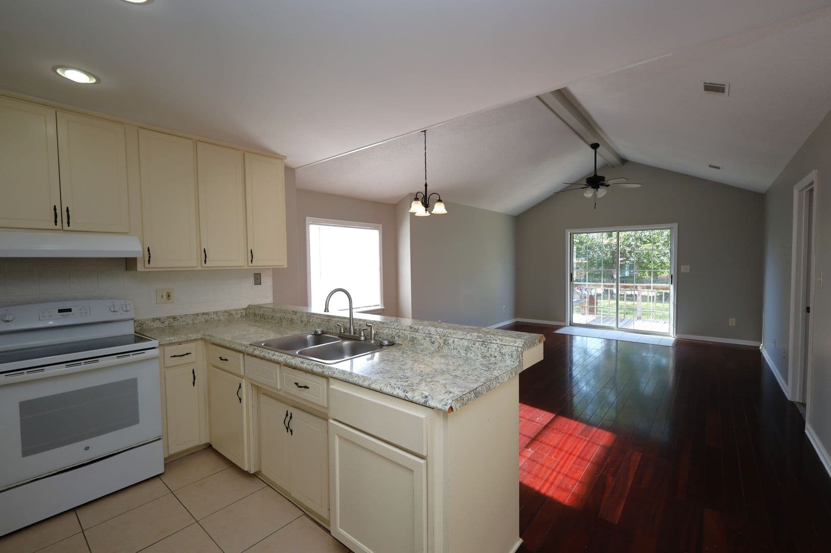 Valdosta House: 2747 Tyndall Drive