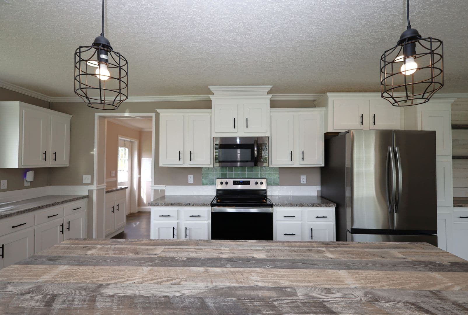 Naylor House: 596 S Hwy 135