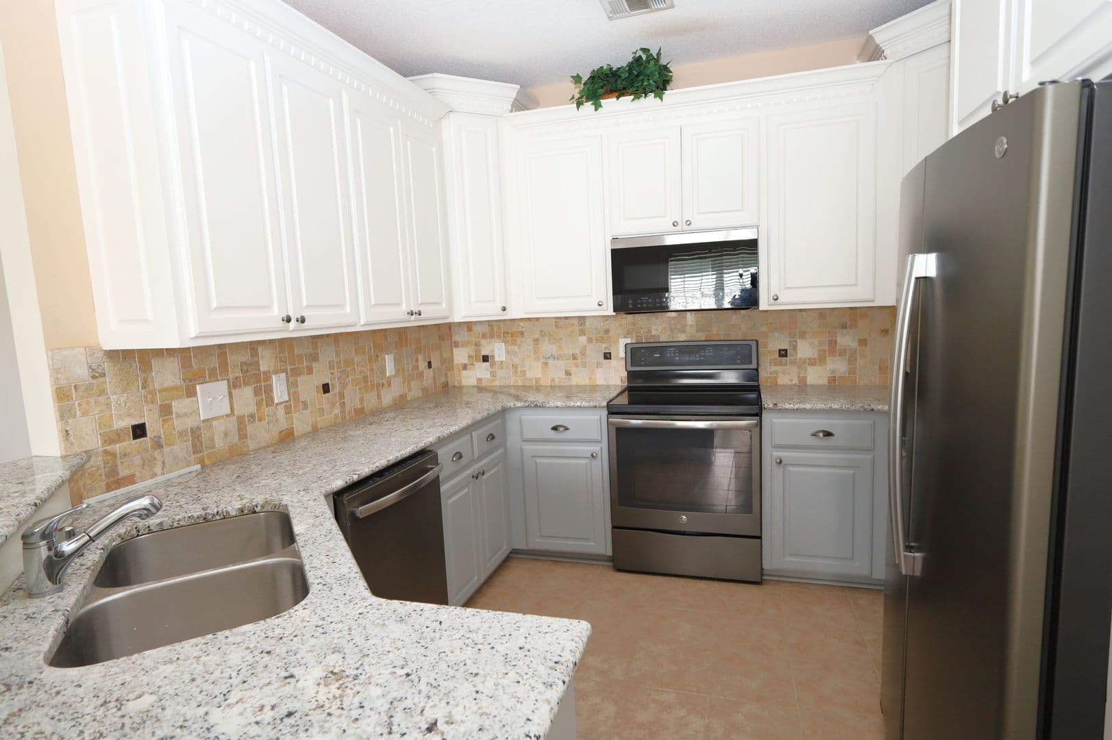 Valdosta House: 4470 Plantation Crest Road