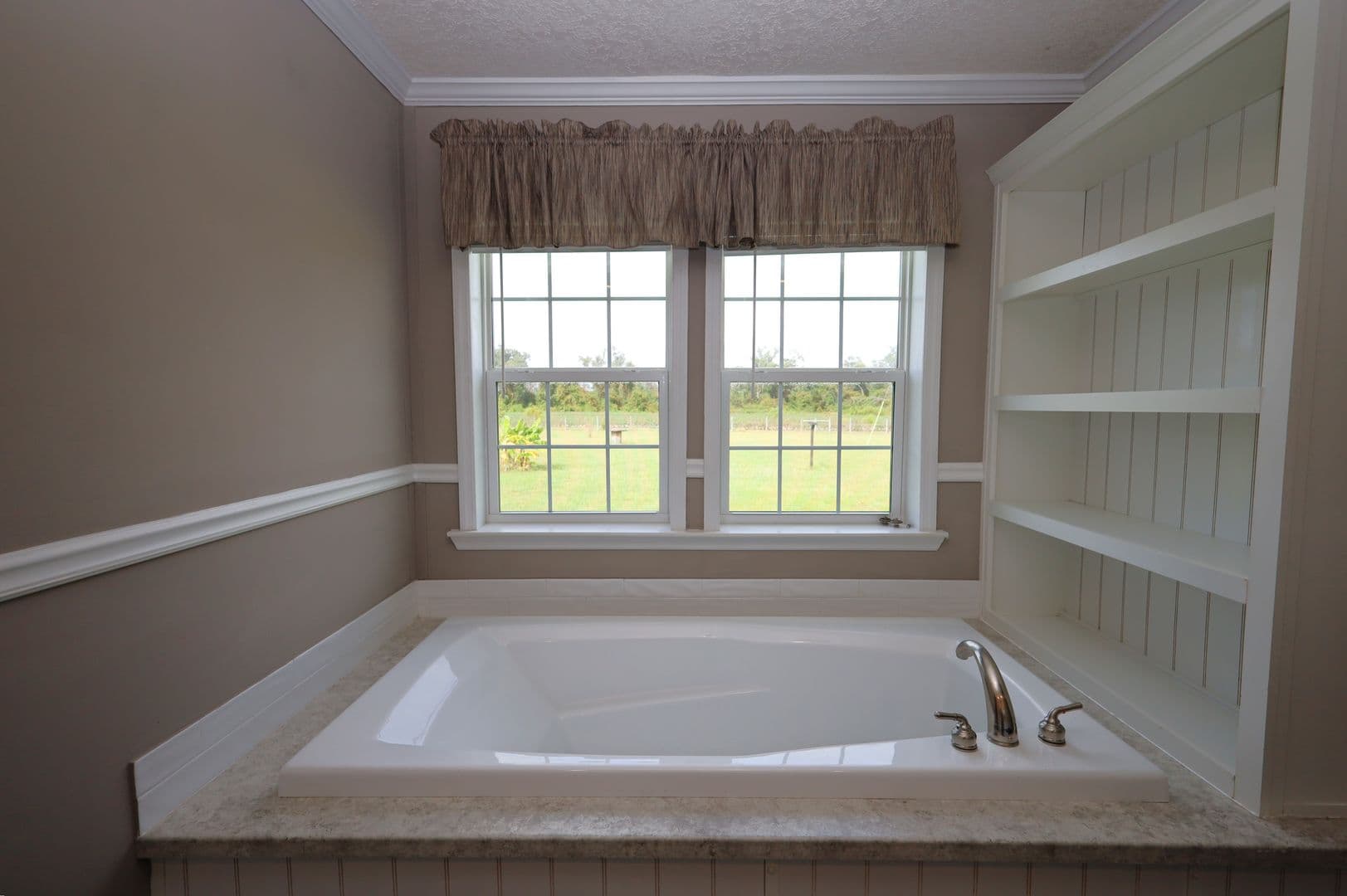 Naylor House: 596 S Hwy 135