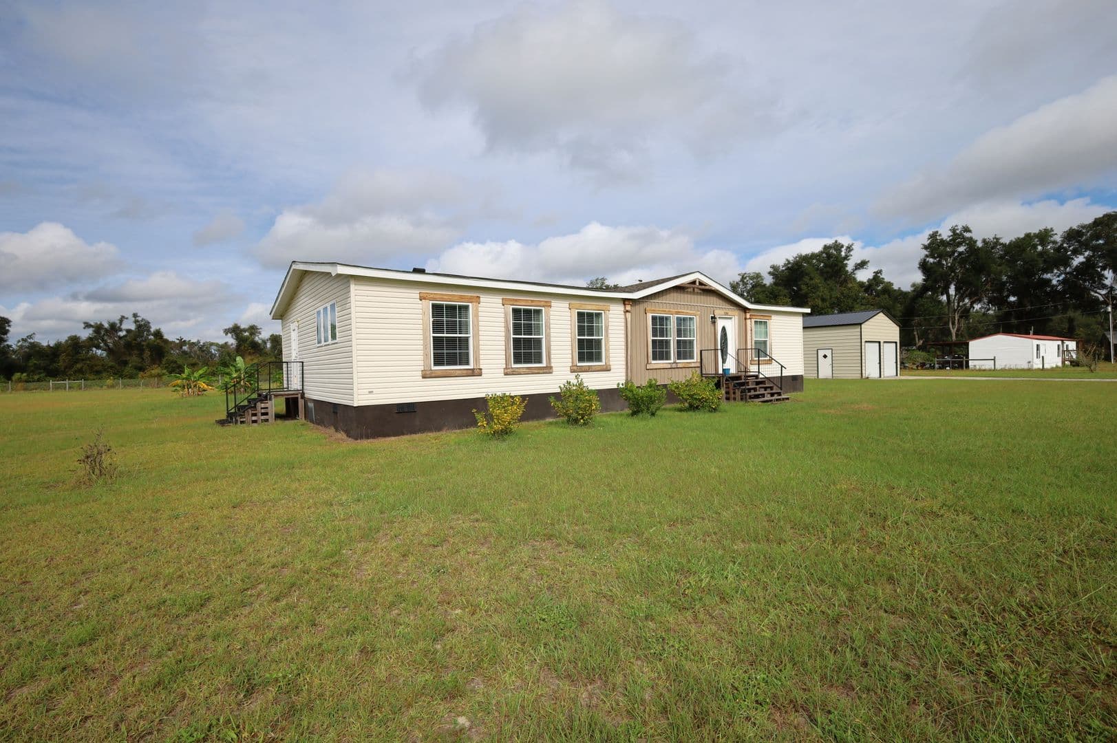 Naylor House: 596 S Hwy 135