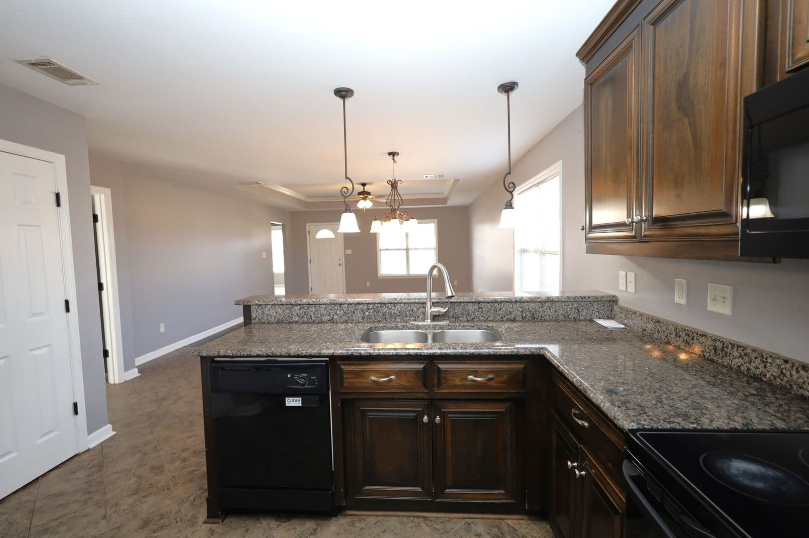 Valdosta House: 1445 San Bernardino Way (HVP)