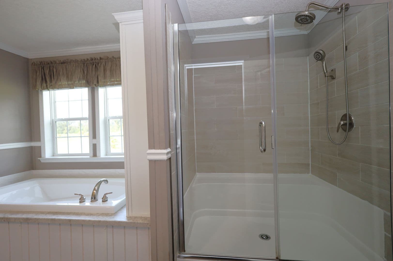 Naylor House: 596 S Hwy 135