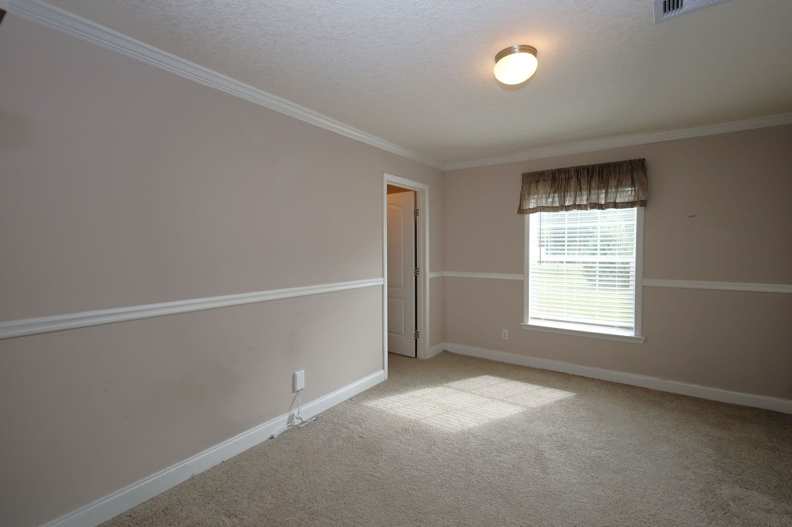 Naylor House: 596 S Hwy 135
