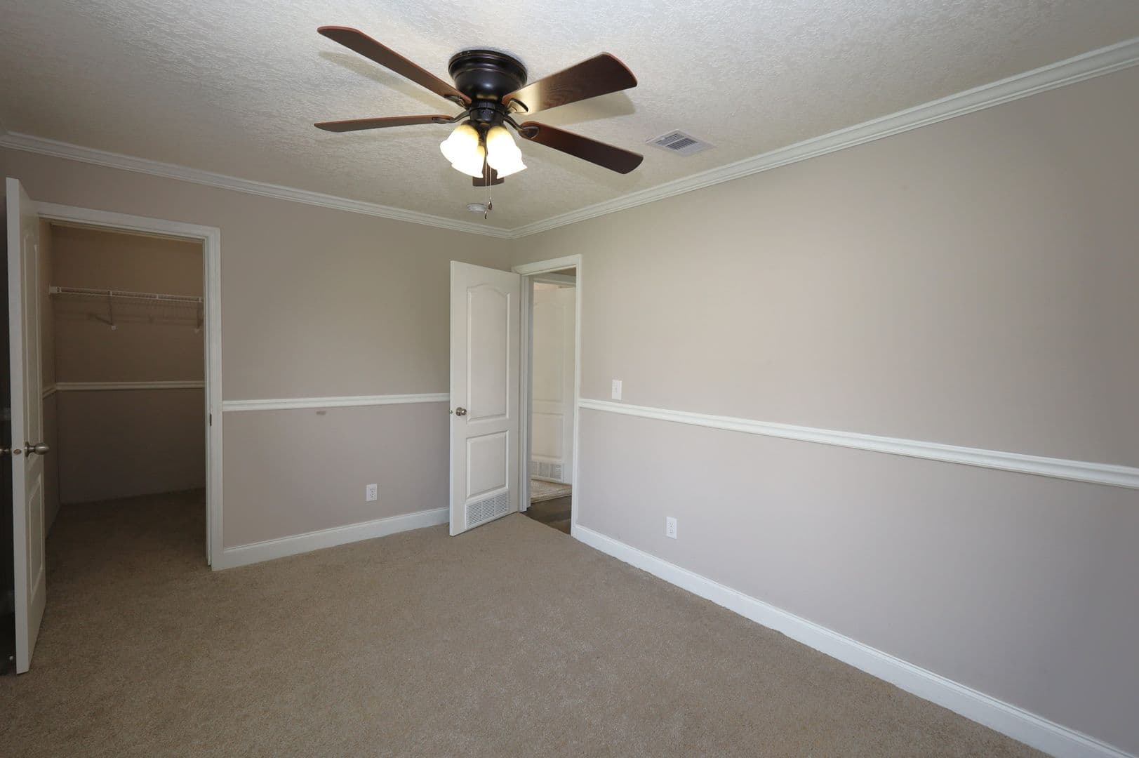 Naylor House: 596 S Hwy 135