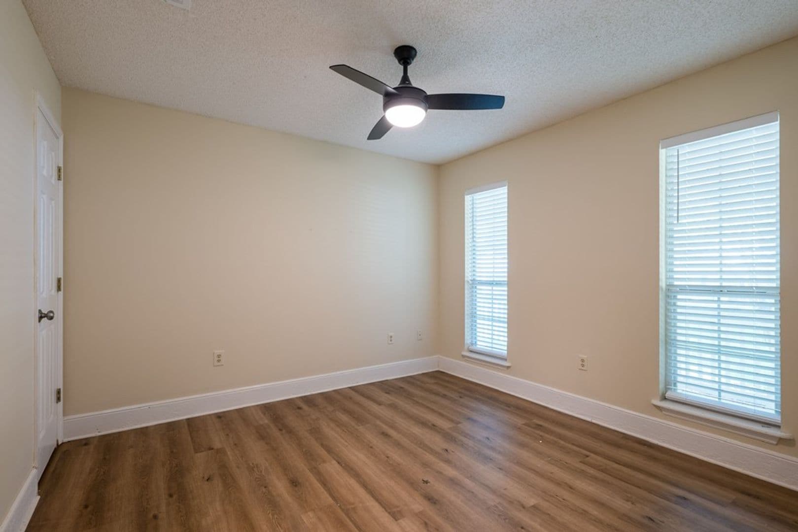 Ray City House: 156 Beaver St
