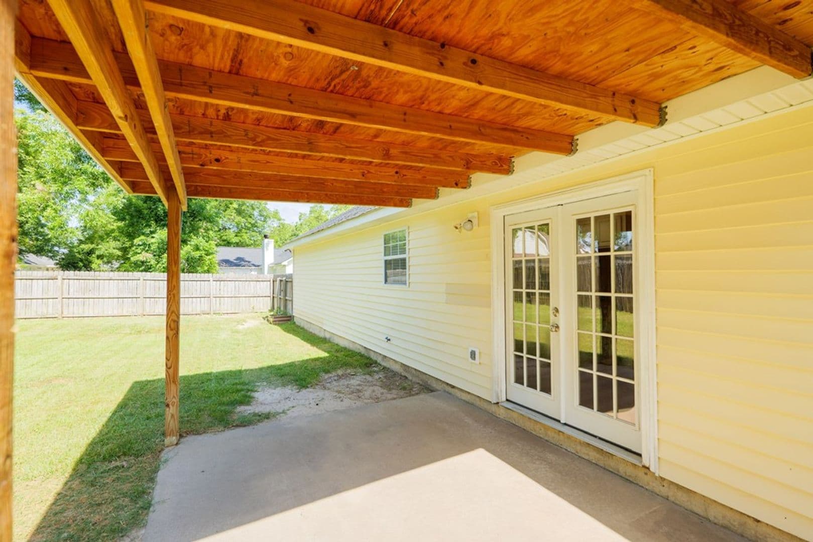Ray City House: 156 Beaver St