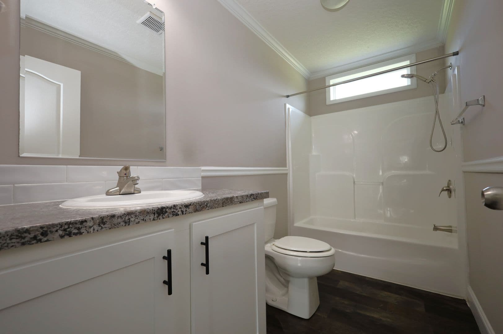 Naylor House: 596 S Hwy 135