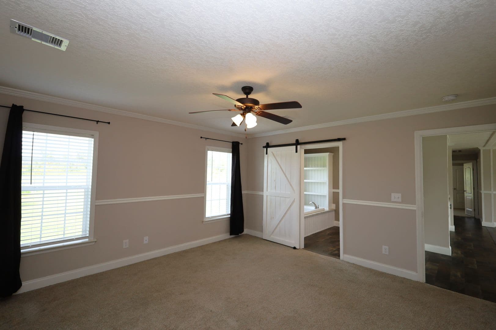 Naylor House: 596 S Hwy 135