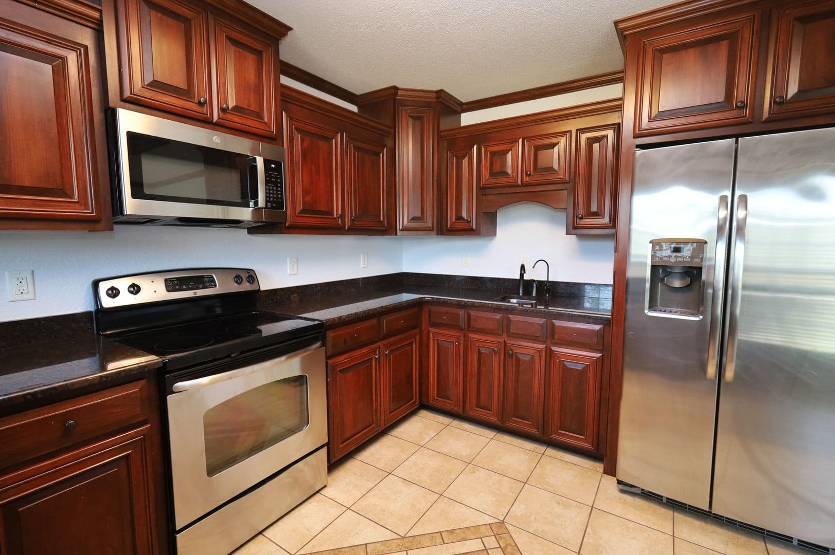 Lakeland House: 124 Mill Pond Pl