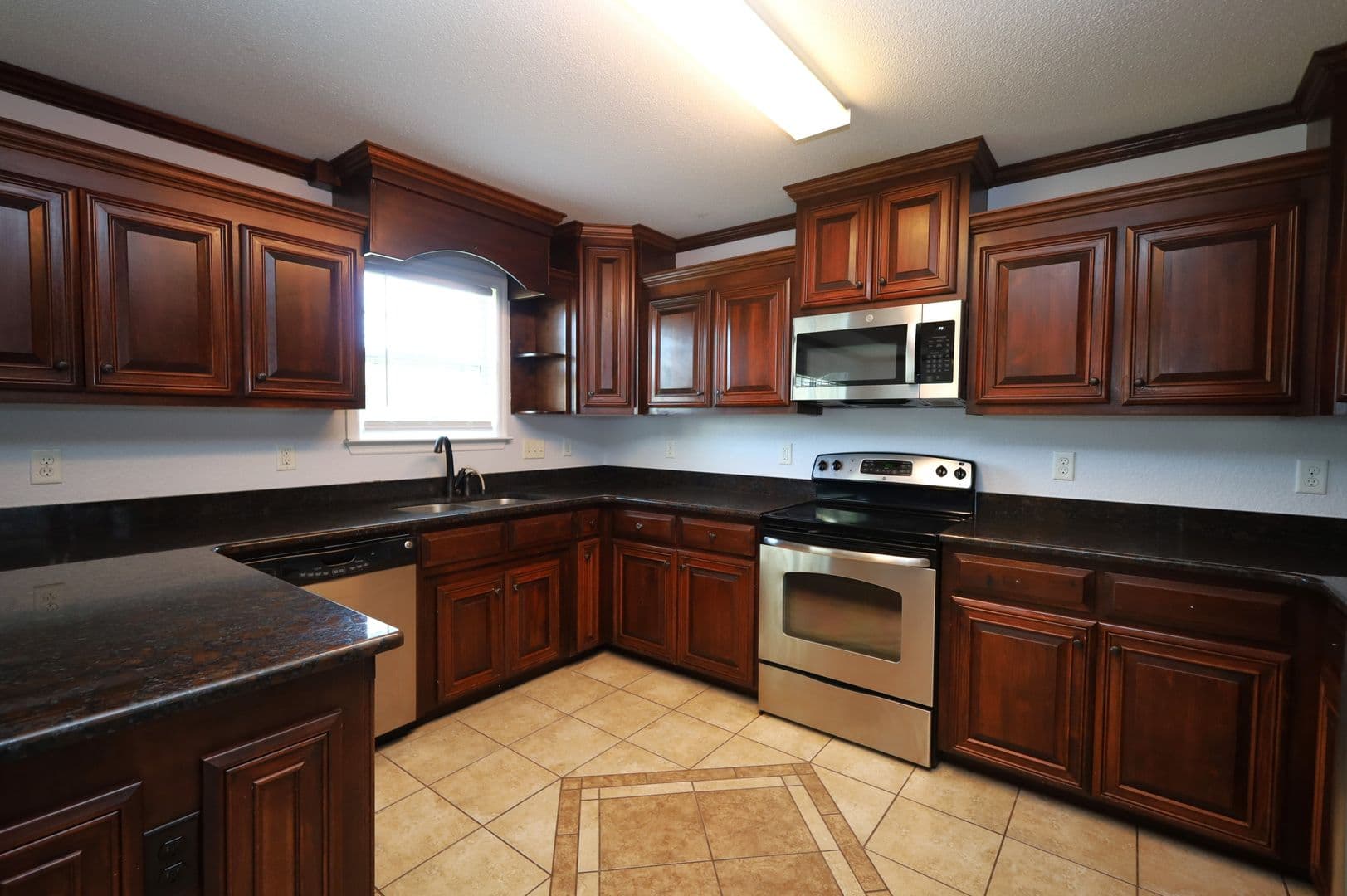Lakeland House: 124 Mill Pond Pl