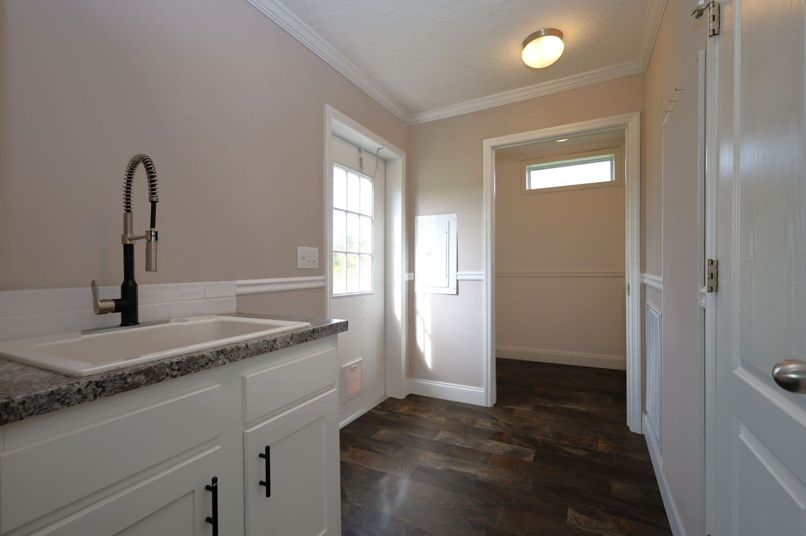 Naylor House: 596 S Hwy 135
