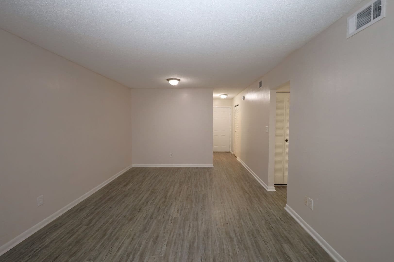 Valdosta Apartment: 407 Pendleton Place