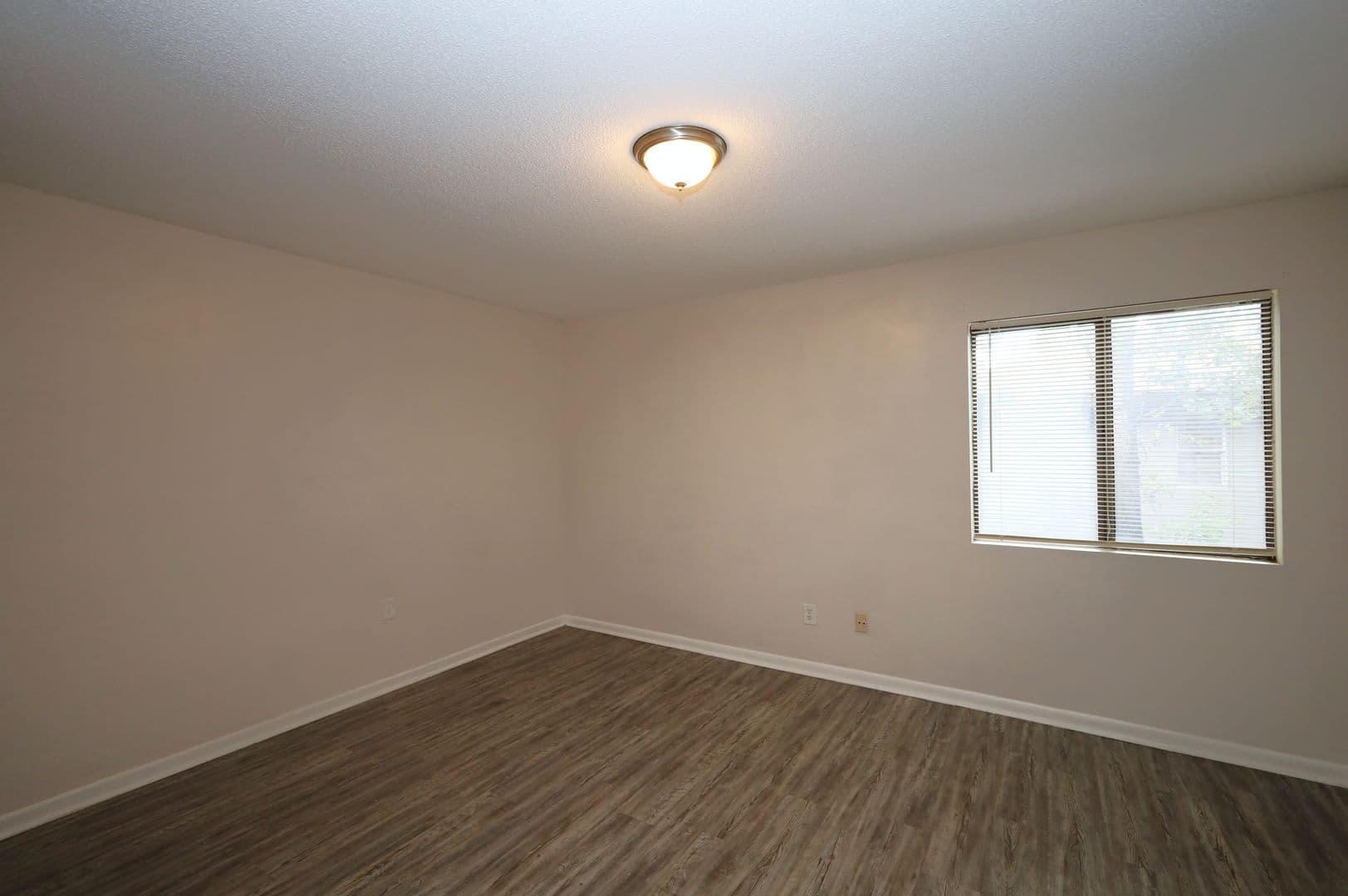 Valdosta Apartment: 407 Pendleton Place